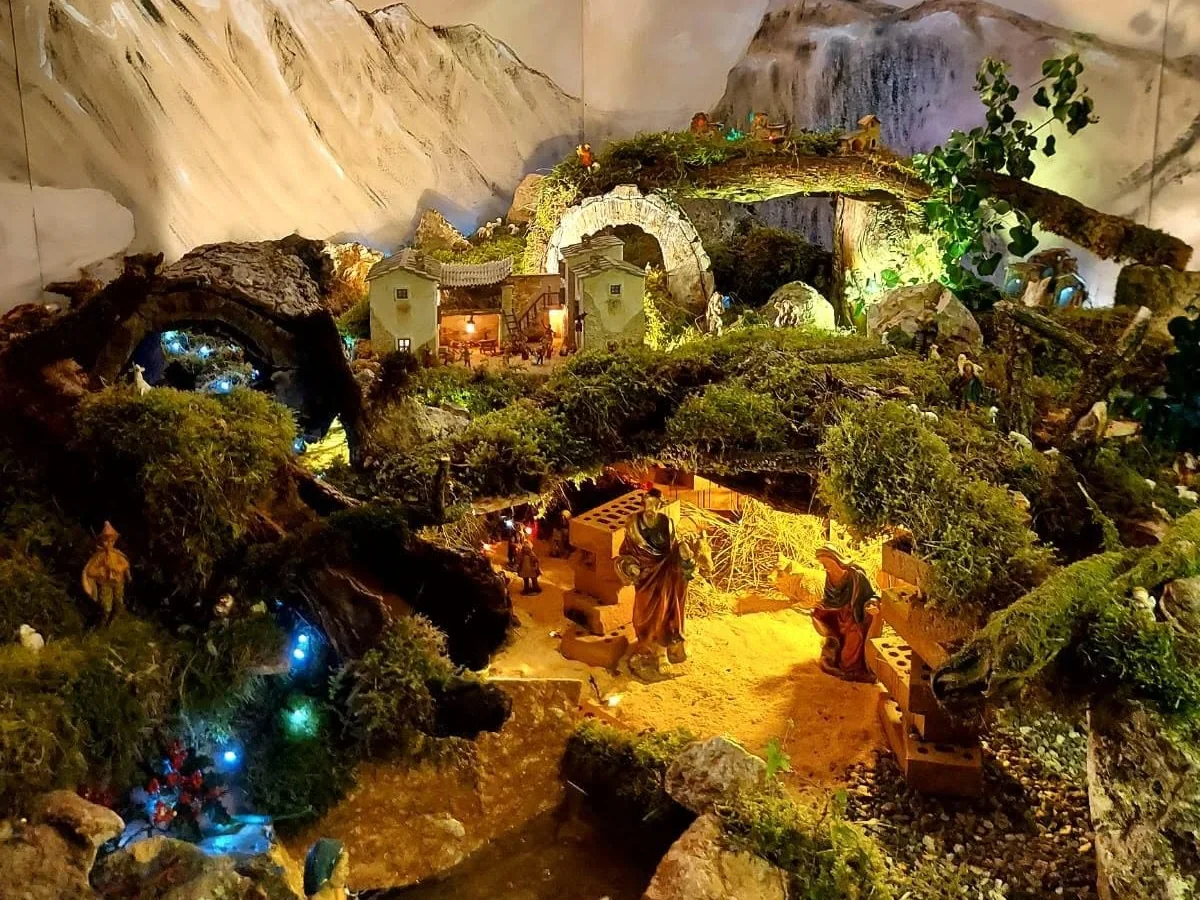 The Ponte di Veja's Presepe Montano: the mountain village and the illuminated Nativity