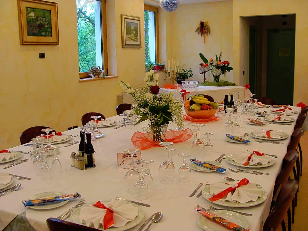 La sala della trattoria vista da un altro angolo