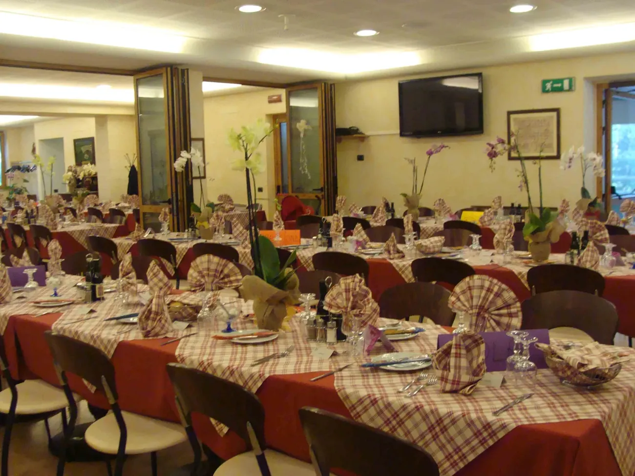 Sala pronta per un banchetto