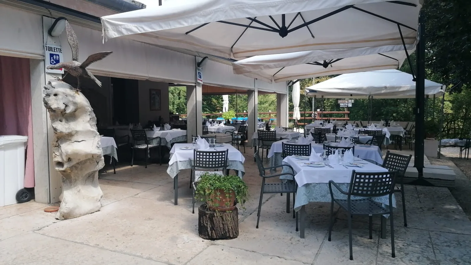 Veduta della terrazza della trattoria
