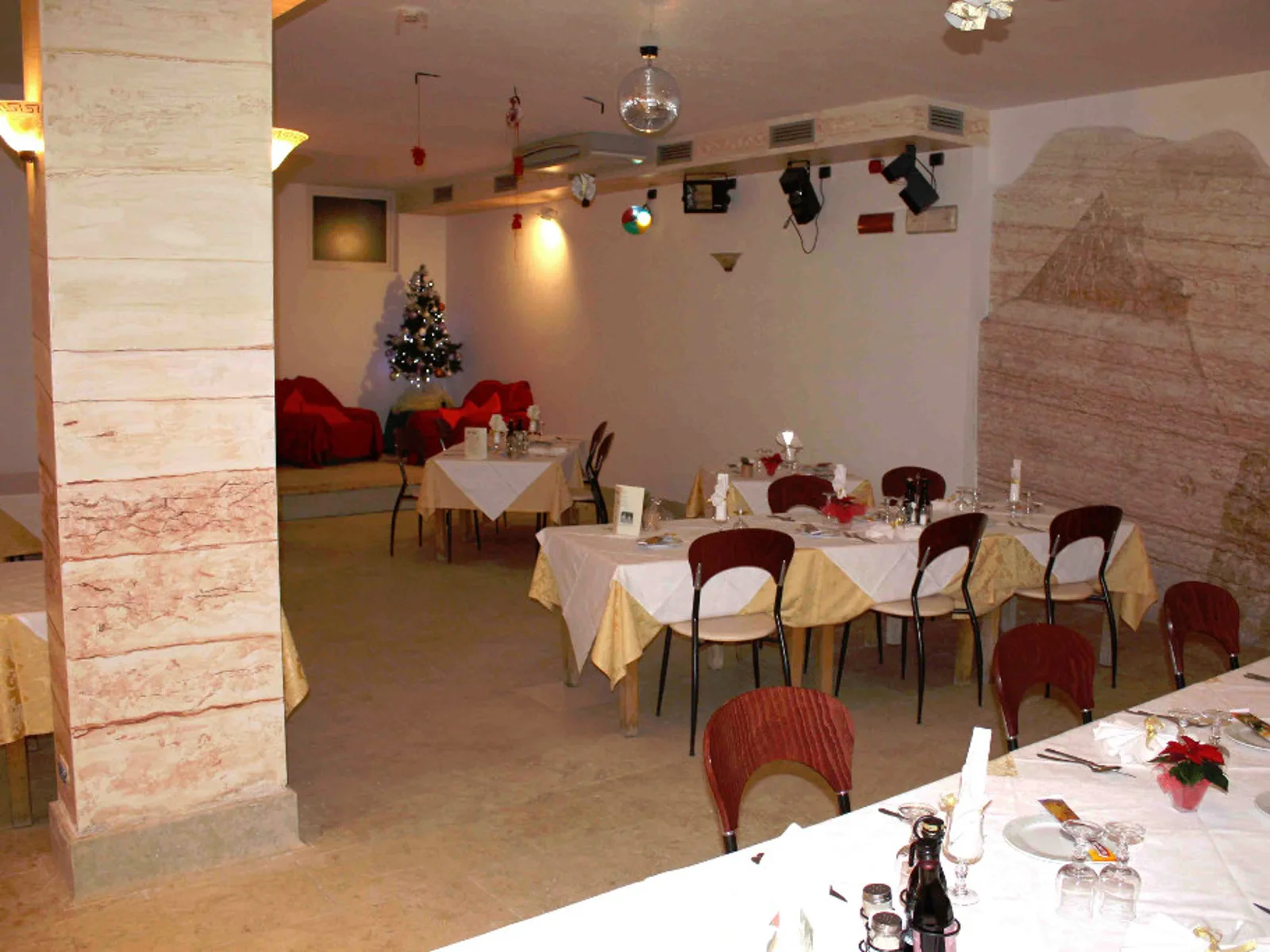 Veduta d'insieme della taverna