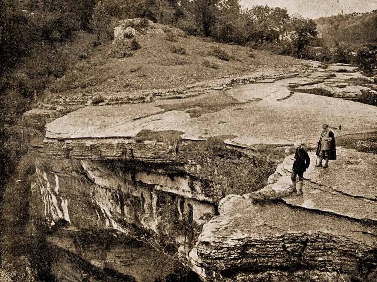 The rocky ledge of the Ponte di Veja